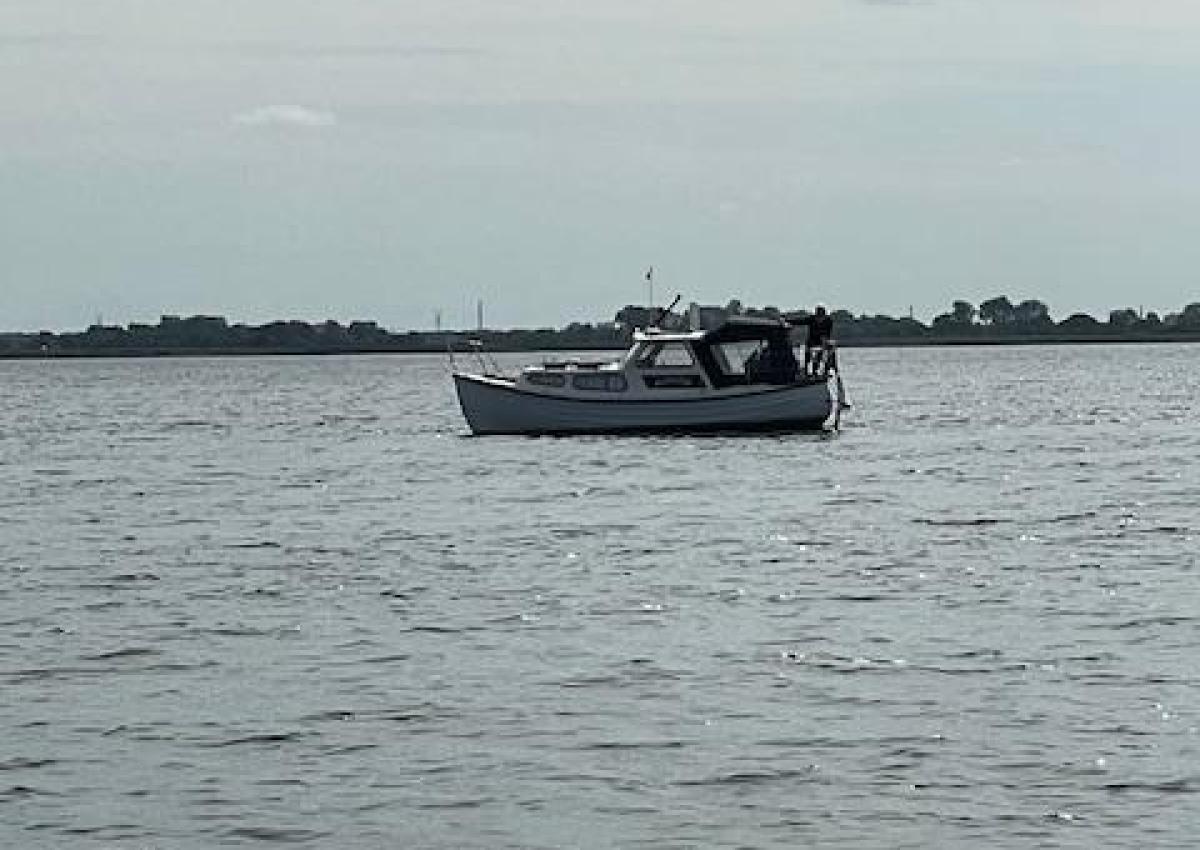 Motorbåd på grund i Odense Fjord