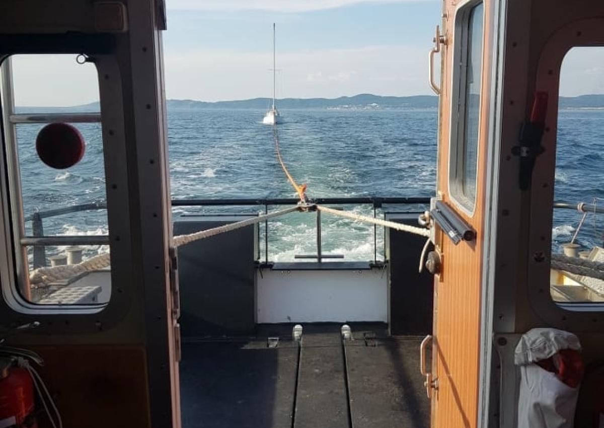 sejlbåd ved Mølle havn