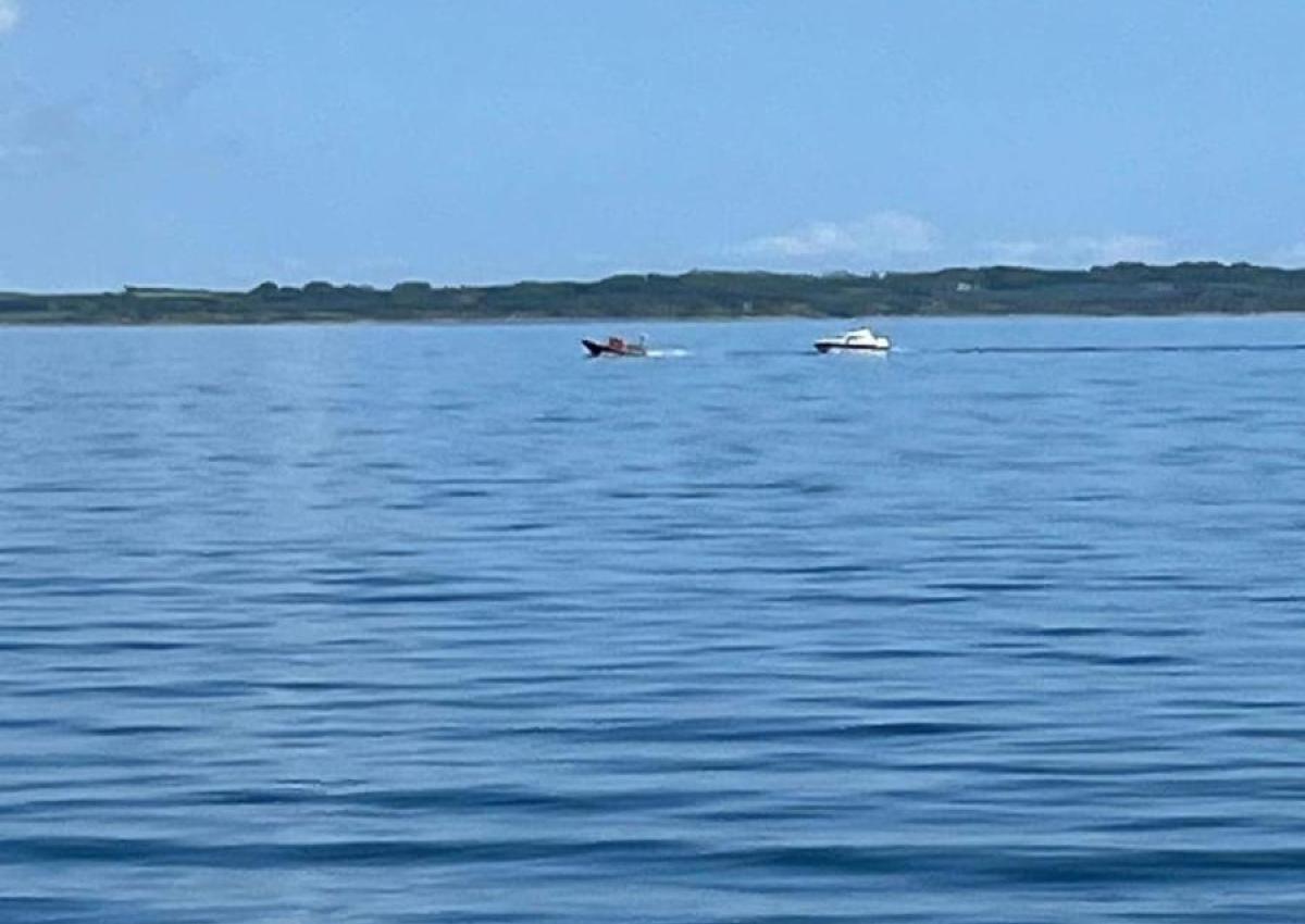 Bella 26 bugseres til Assens