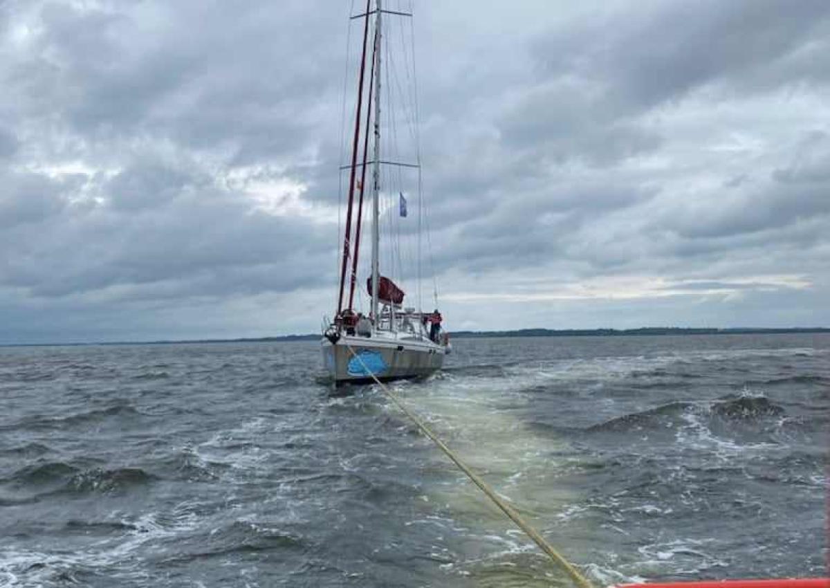 Norsk båd med motorstop