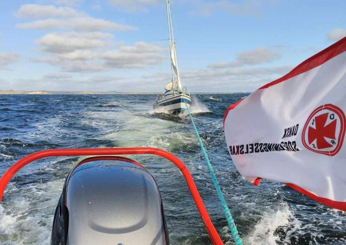 LM 27 bugseres til Thisted Havn