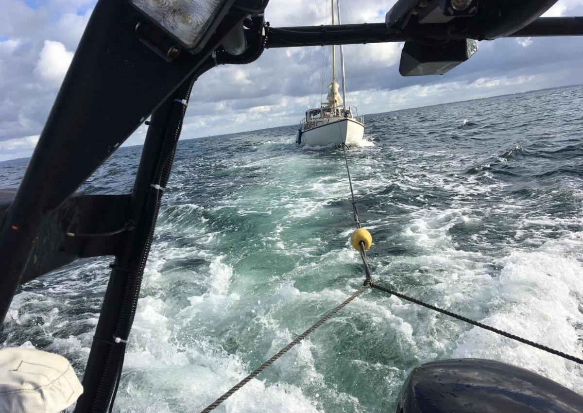 Båd trukket til Hornbæk m Rescue Freja