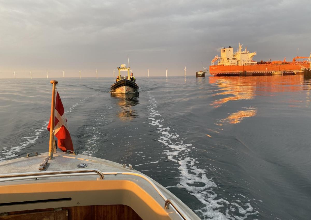 Norden Rescue ledsager havaristen