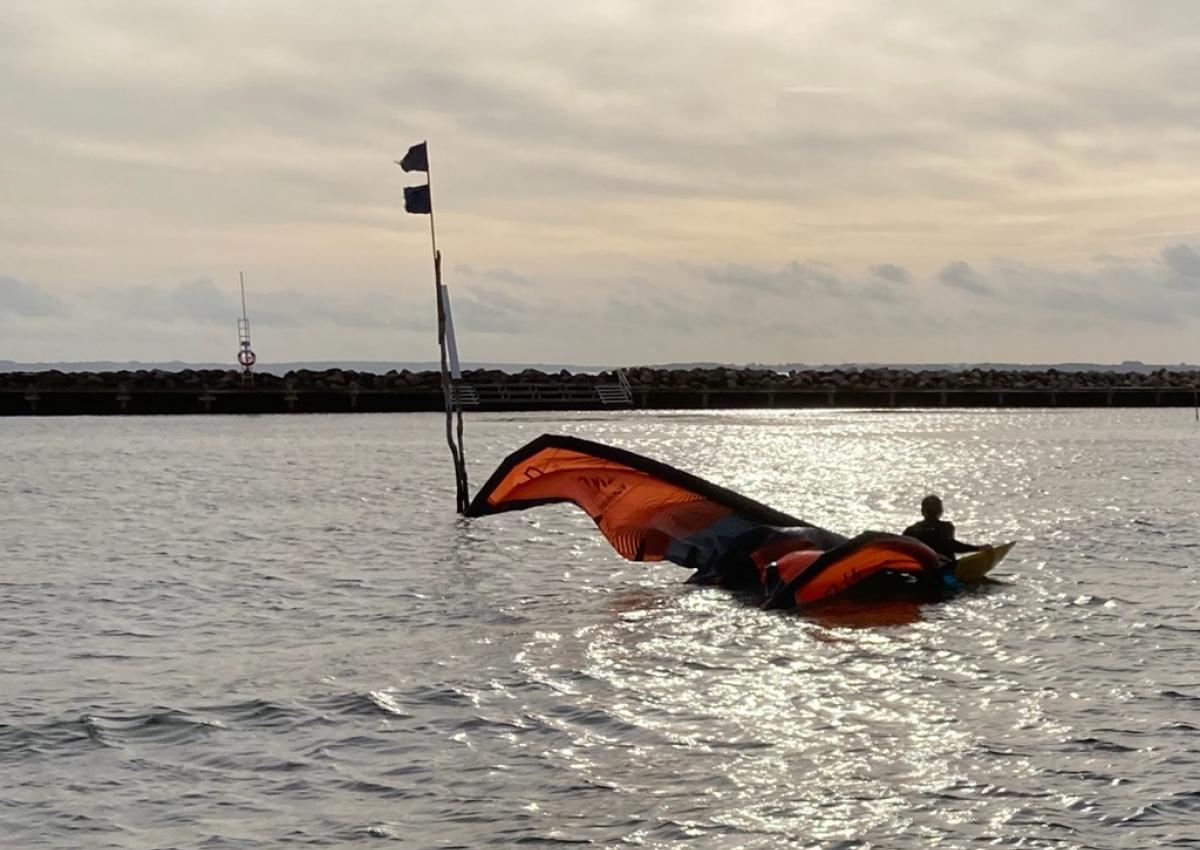 Kite Surfer kom i land.