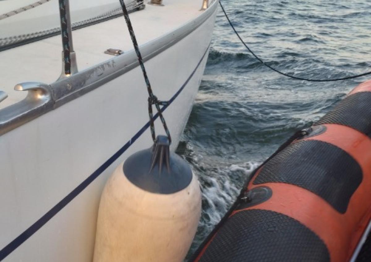 Slæb på siden i havn