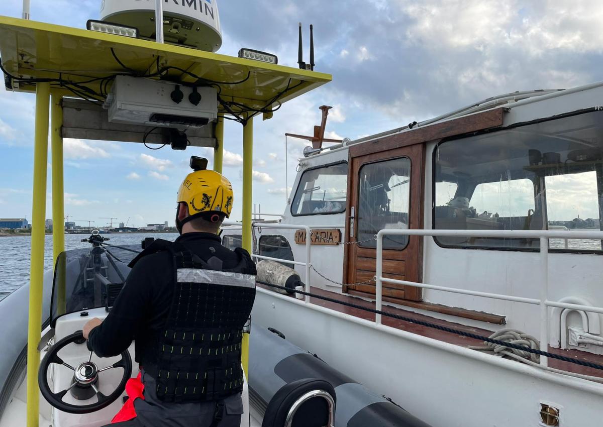 bugsering af 12 meter stål båd