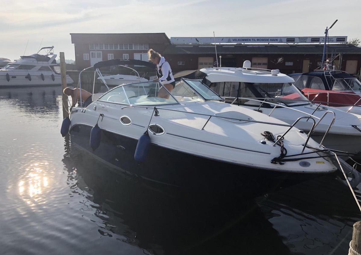 Båden sikkert i havn i Mosede