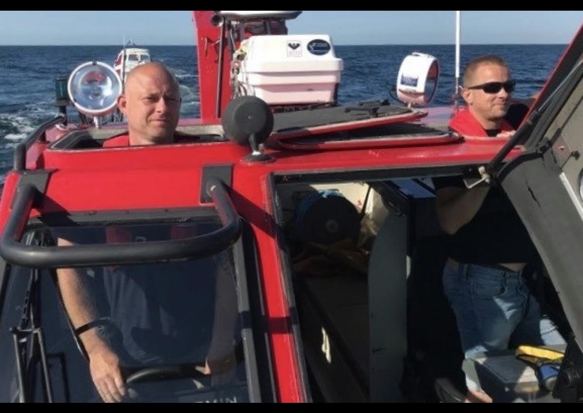23 fods motorbåd med motorstop