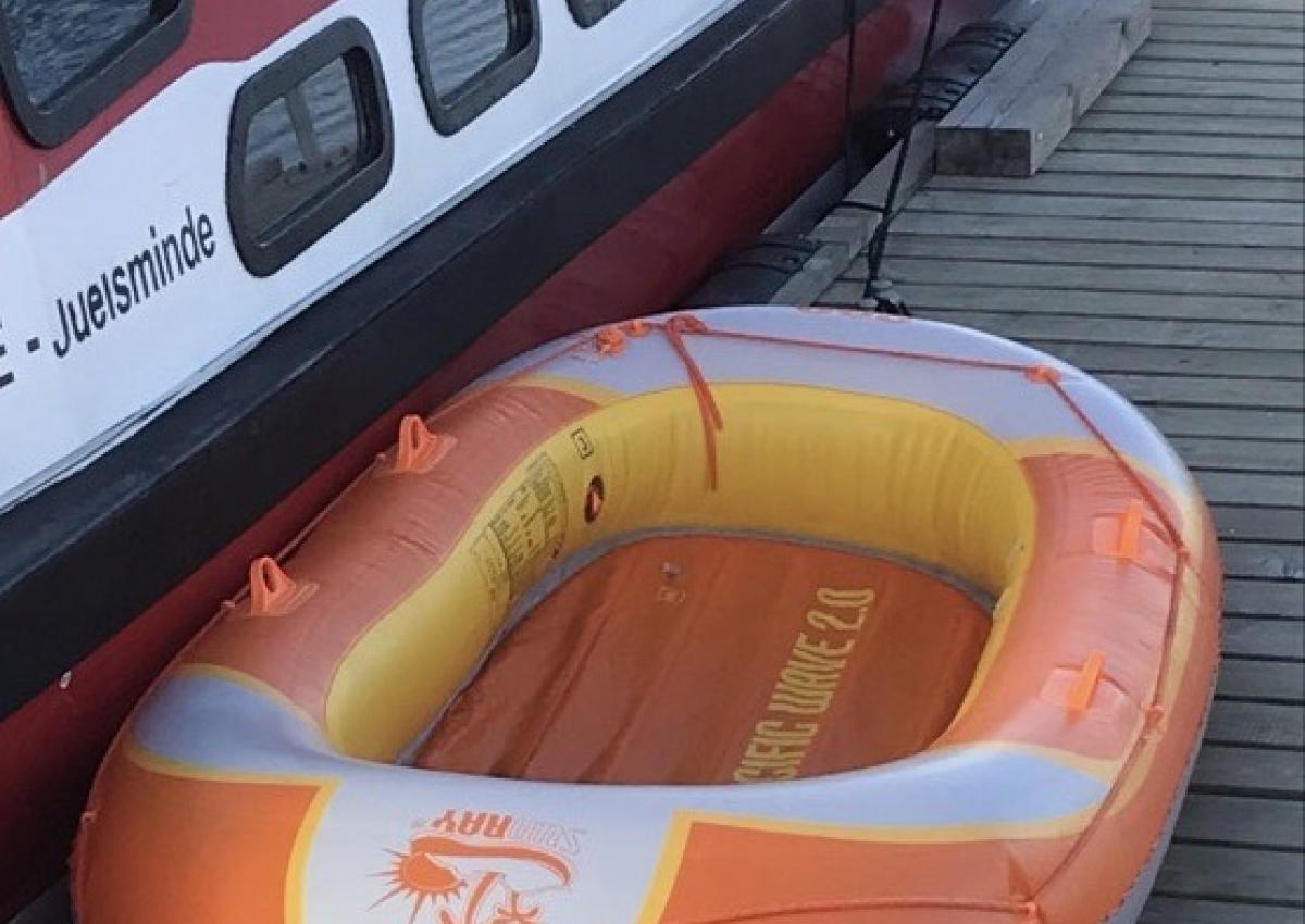 indfanget gummibåd