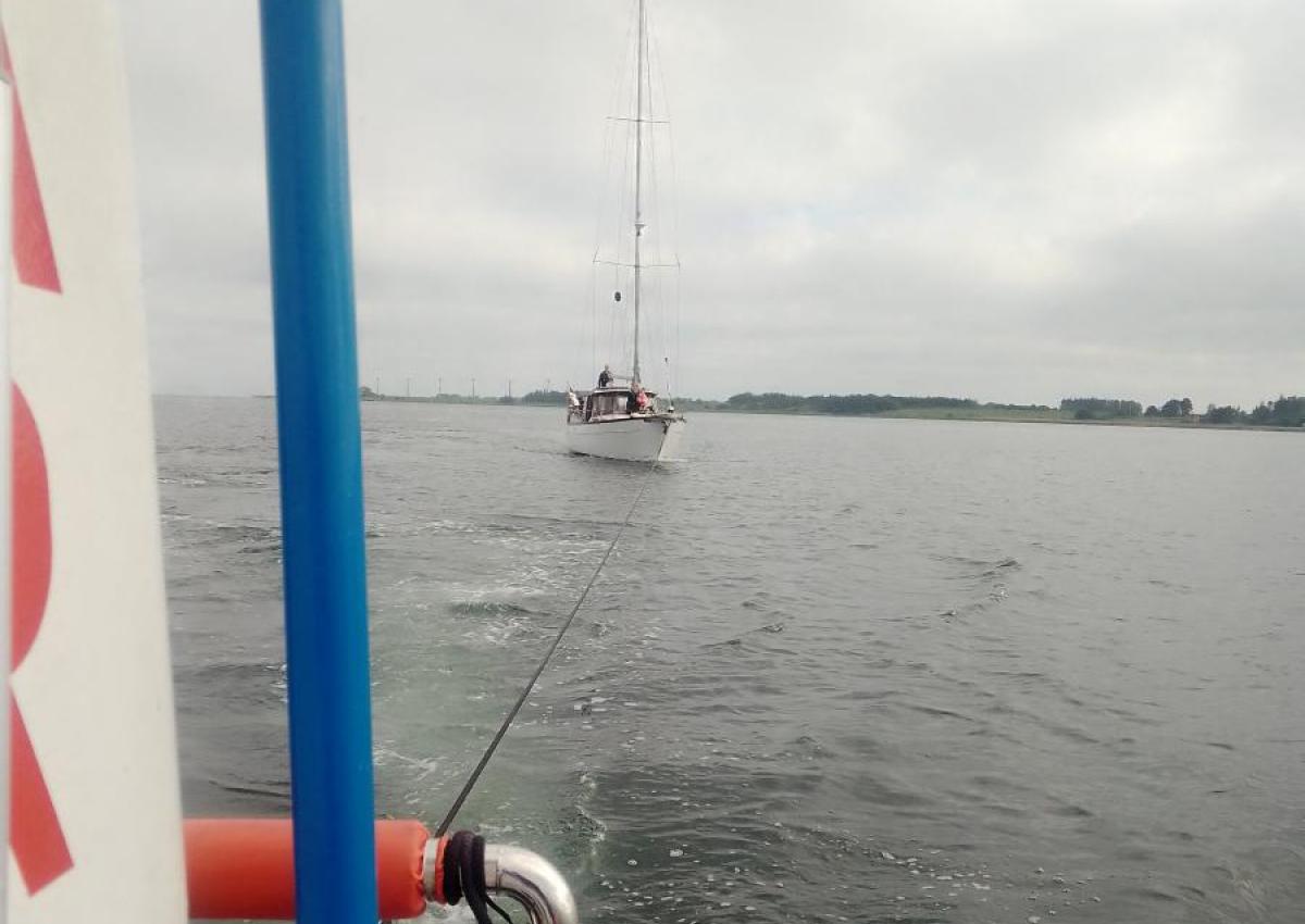 Sejlbåd med motor problemer