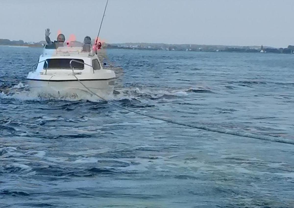 Havarist på slæb i Grønsund