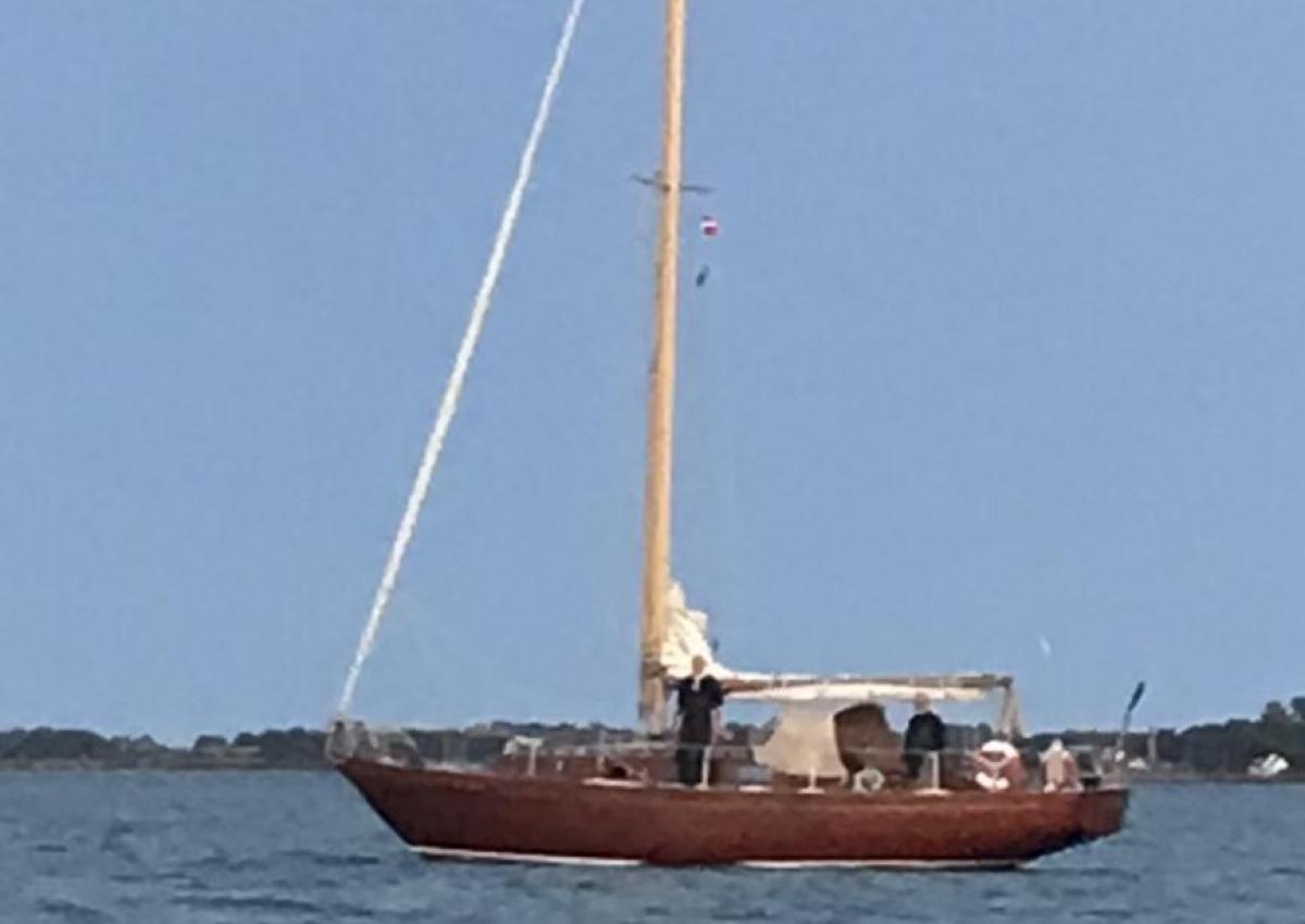 38 fods yacht på grund