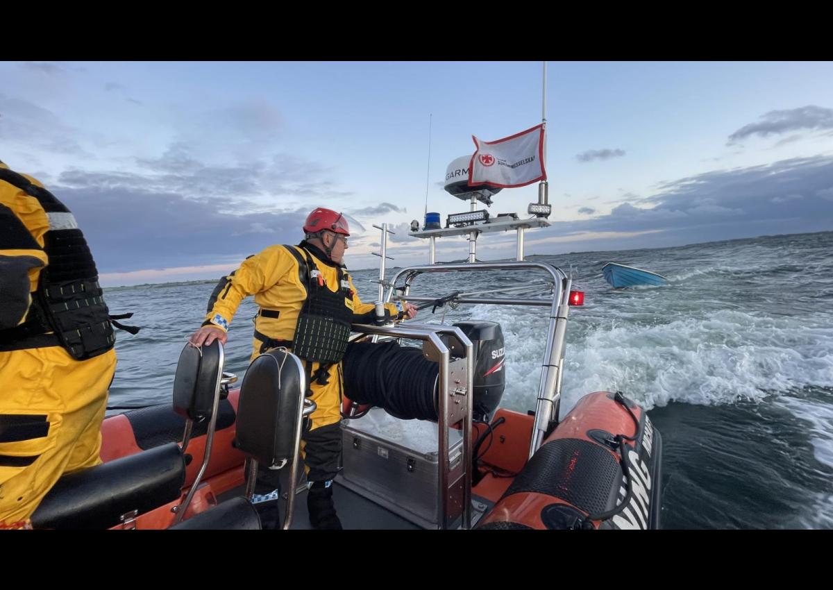 Lille jolle på slæb i Rescue Odins slæbetov.