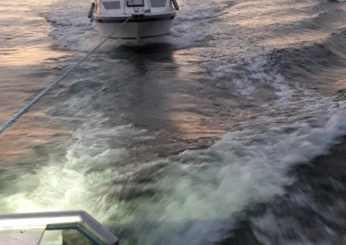 Bayliner med motorskade