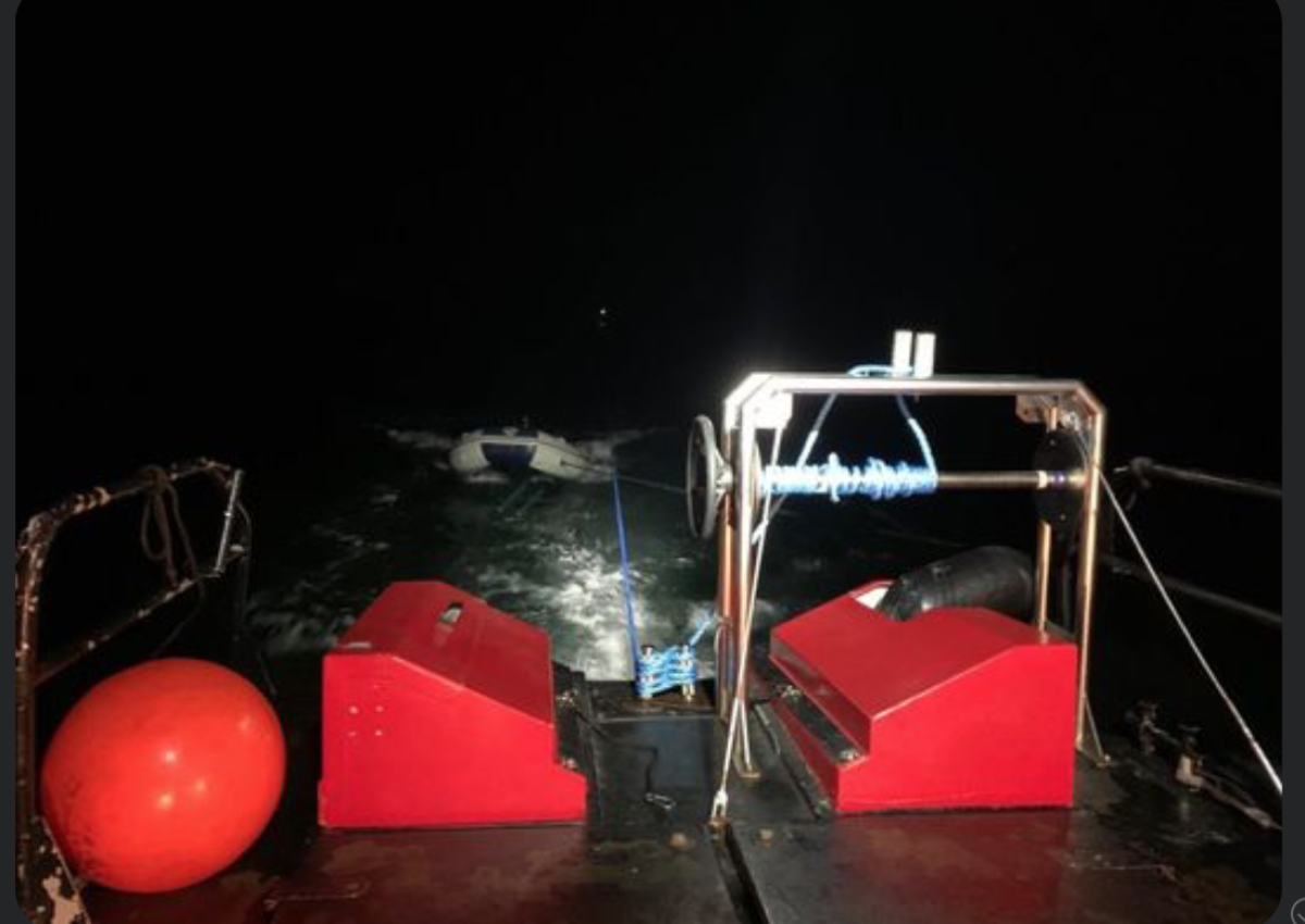 31 fods sejlbåd uden mast på slæb