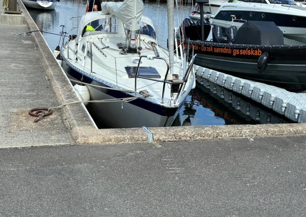 31 fods sejlbåd fik motorproblemer på vej mod Samsø