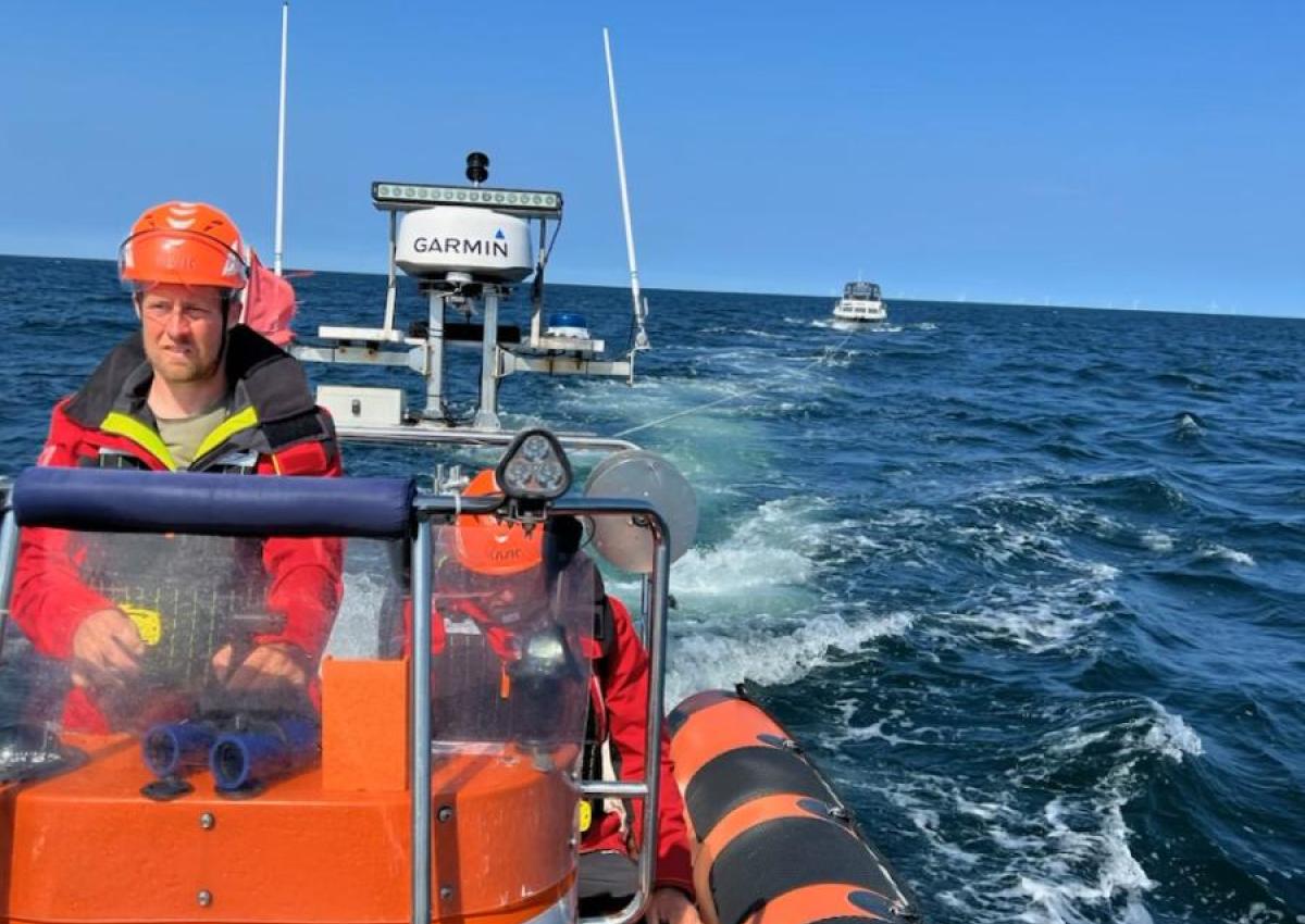 Rescue Liv bugserer i Østersøen