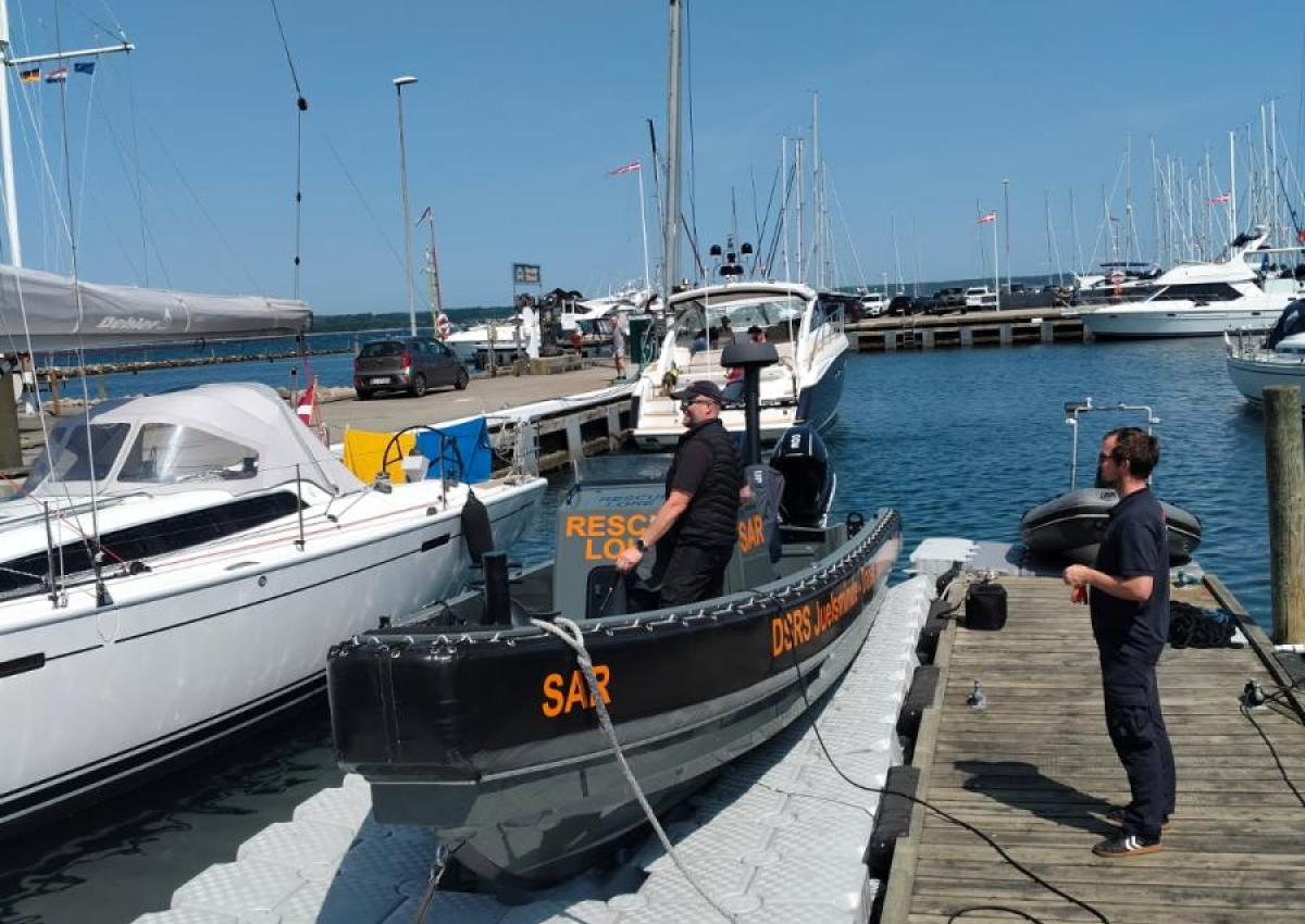 21 fods motorbåd med motorstop ved Nord øst for Bogense havn