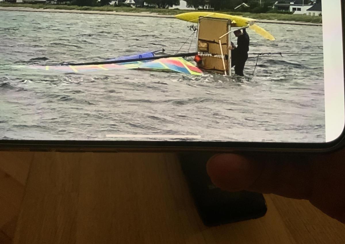 Katamaran kæntret