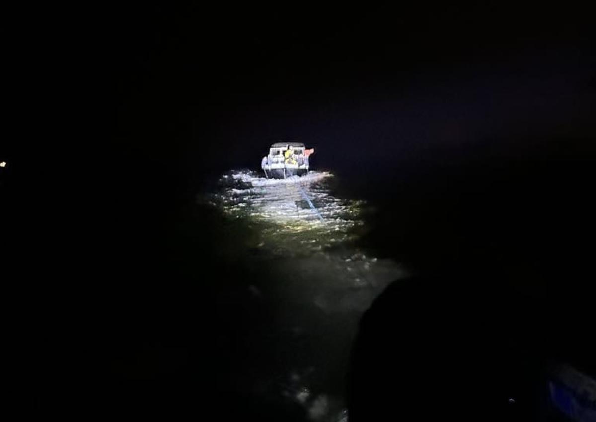 Motorbåd med motorstop ved Båring Vig