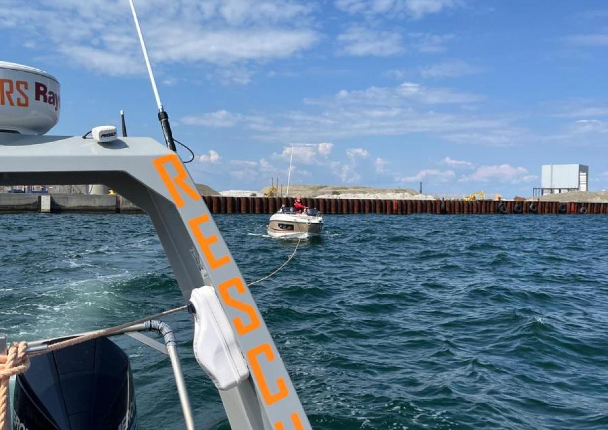 Slæb af motorbåd