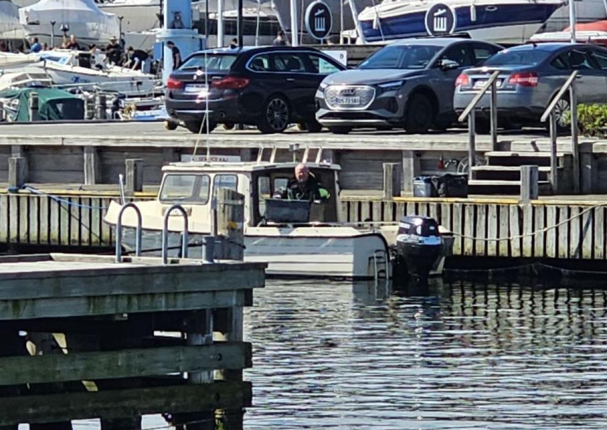 Motor båd trukket til Skovshoved