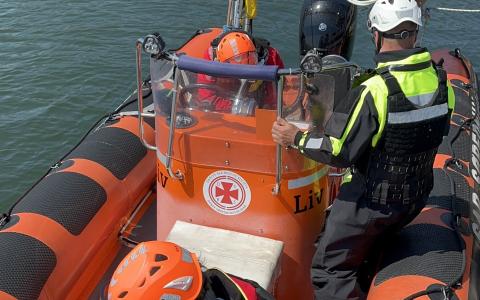 Crew på vej ud i Rescue Liv