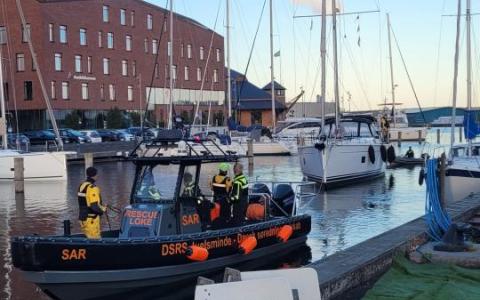 Haveristen ankommer til en havn pakket med medlemmer fra Juelsminde DSRS. 