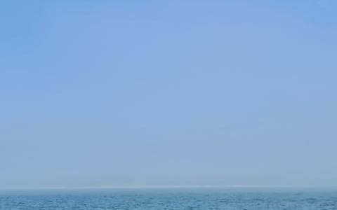 Foto af den kraftige havgus ved haverristen, kysten er kun 500 meter væk