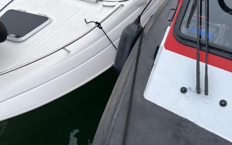 Nyindkøbt motorbåd uden brændstof ved Vejle fjord broen