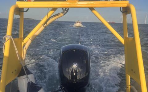 Motorbåd "Lille Bjørn" på slæb