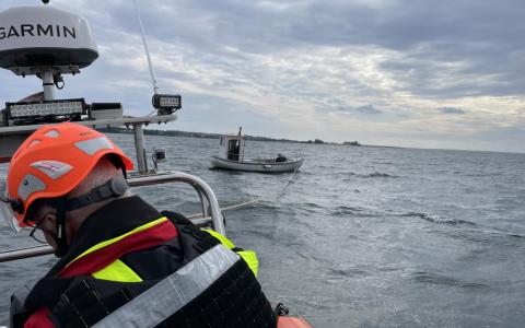 Grundstødt båd under fritrækning