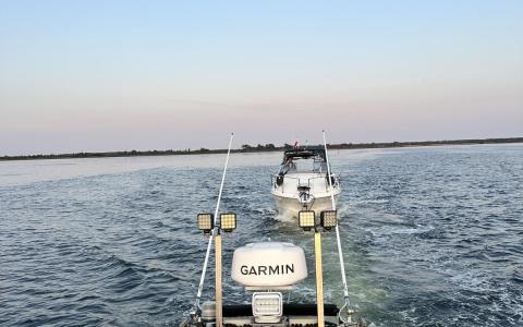 Bayliner under bugsering i Guldborgsund
