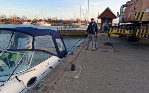 Båden blev hjulpet i havn