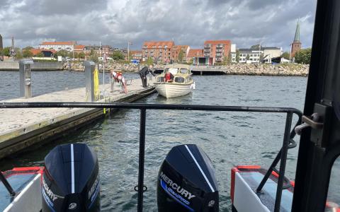 Motorbåd lagt til kaj i Nyborg
