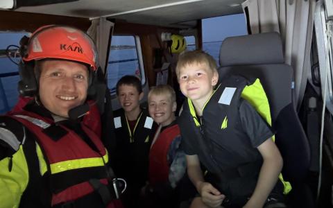 Børn ombord på Rescue Ida