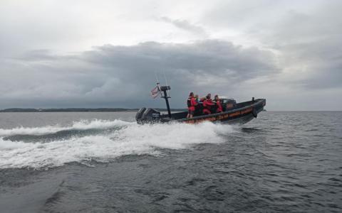 44 fods sejlbåd på grund lige uden for vejle havn.
