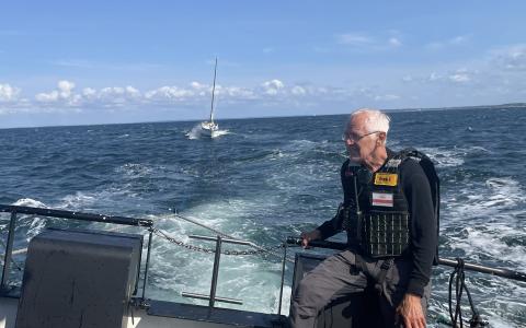2 unge piger trækkes ind til Gilleleje