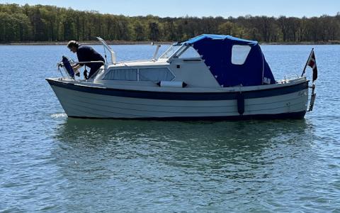 Motorbåd med rorproblemer ved Kragenæs